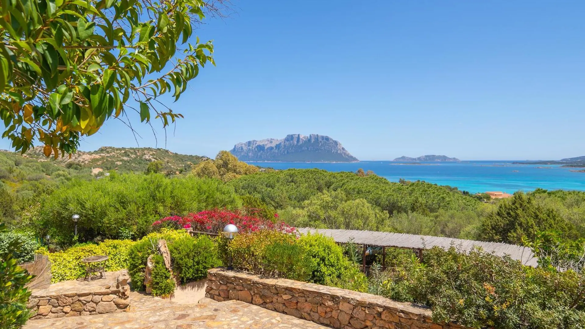 Punzy By Domusaway Porto Istana